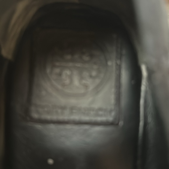 Tory Burch black, suede flats 100% leather 9M.   Visable signs of wear. - Picture 6 of 9